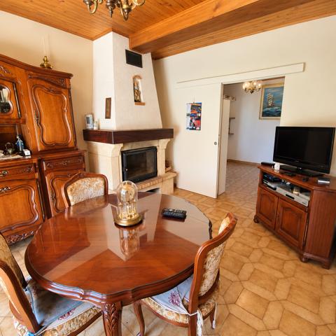 À VENDRE – VILLA À RÉNOVER – SECTEUR RÉSIDENTIEL DU PONT DES ANGES / LES BAUMELLES villa 140m² sur 1870m² de t