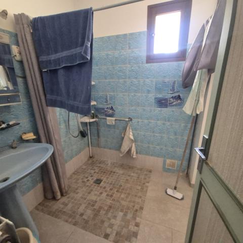 À VENDRE – VILLA À RÉNOVER – SECTEUR RÉSIDENTIEL DU PONT DES ANGES / LES BAUMELLES villa 140m² sur 1870m² de t