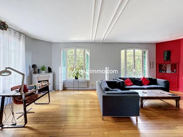 Vente                                                      Maison
                        
                     9 pièces                      198 m2                     à Villeneuve-le-Roi