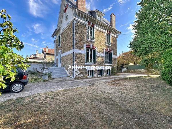 Vente                                                      Maison
                        
                     9 pièces                      198 m2                     à Villeneuve-le-Roi