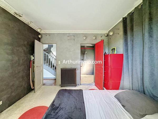 Vente                                                      Maison
                        
                     9 pièces                      198 m2                     à Villeneuve-le-Roi
