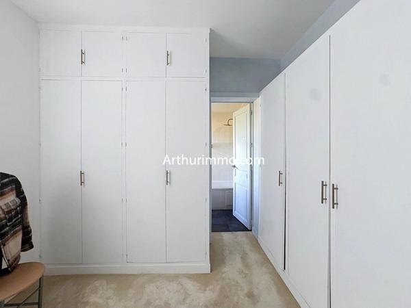 Vente                                                      Maison
                        
                     9 pièces                      198 m2                     à Villeneuve-le-Roi