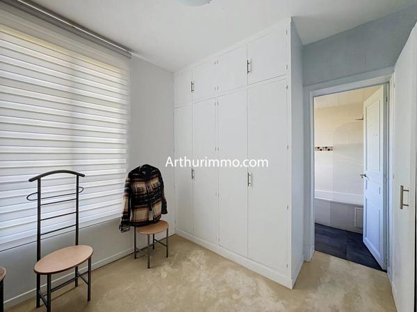 Vente                                                      Maison
                        
                     9 pièces                      198 m2                     à Villeneuve-le-Roi