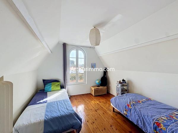 Vente                                                      Maison
                        
                     9 pièces                      198 m2                     à Villeneuve-le-Roi