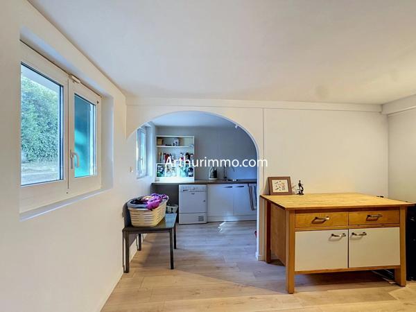 Vente                                                      Maison
                        
                     9 pièces                      198 m2                     à Villeneuve-le-Roi