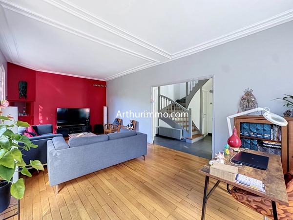 Vente                                                      Maison
                        
                     9 pièces                      198 m2                     à Villeneuve-le-Roi