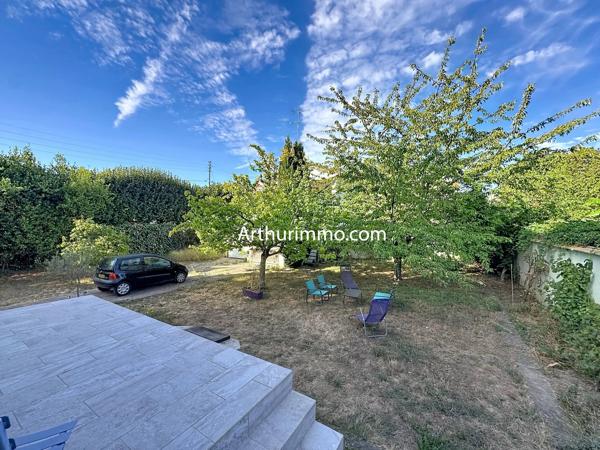 Vente                                                      Maison
                        
                     9 pièces                      198 m2                     à Villeneuve-le-Roi