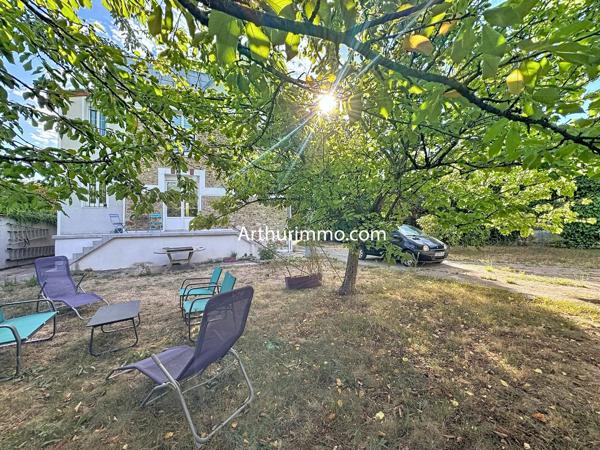 Vente                                                      Maison
                        
                     9 pièces                      198 m2                     à Villeneuve-le-Roi