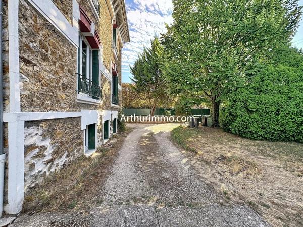 Vente                                                      Maison
                        
                     9 pièces                      198 m2                     à Villeneuve-le-Roi