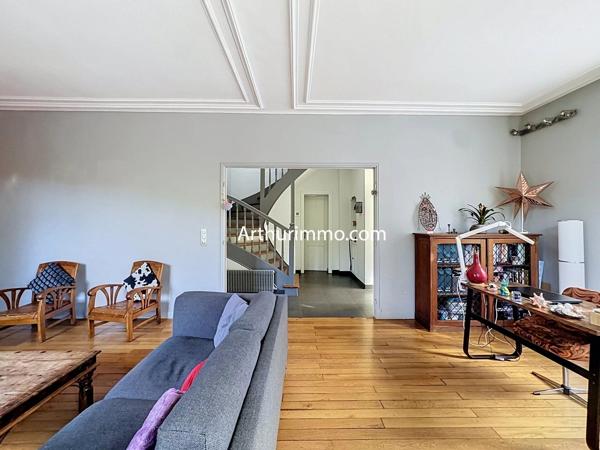 Vente                                                      Maison
                        
                     9 pièces                      198 m2                     à Villeneuve-le-Roi