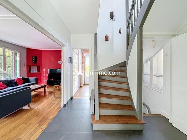 Vente                                                      Maison
                        
                     9 pièces                      198 m2                     à Villeneuve-le-Roi
