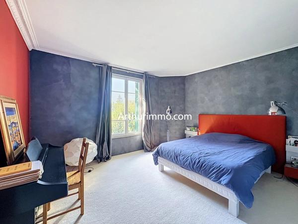 Vente                                                      Maison
                        
                     9 pièces                      198 m2                     à Villeneuve-le-Roi