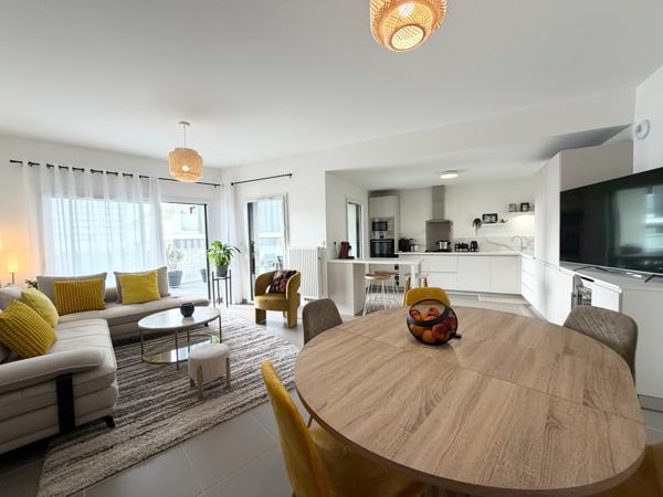 Saint-Étienne (42000) EXCLUSIVITÉ – Superbe T5 de 99 m² avec 2 terrasses, piscine intérieure chauffée, garage, parking