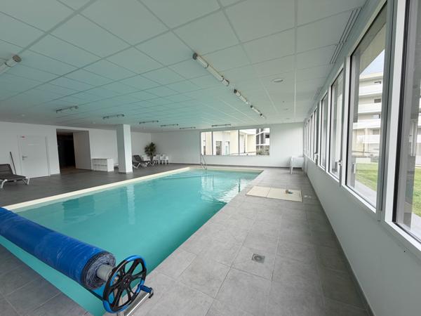 Saint-Étienne (42000) EXCLUSIVITÉ – Superbe T5 de 99 m² avec 2 terrasses, piscine intérieure chauffée, garage, parking