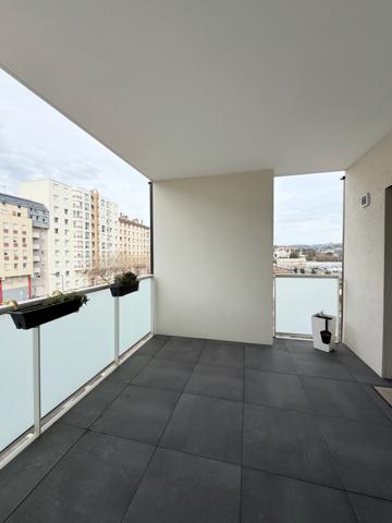 Saint-Étienne (42000) EXCLUSIVITÉ – Superbe T5 de 99 m² avec 2 terrasses, piscine intérieure chauffée, garage, parking