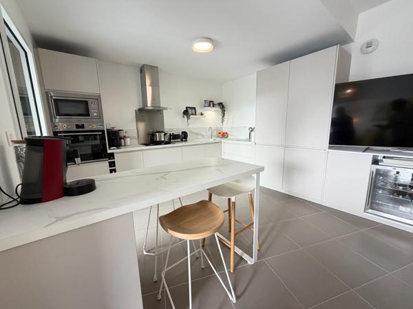 Saint-Étienne (42000) EXCLUSIVITÉ – Superbe T5 de 99 m² avec 2 terrasses, piscine intérieure chauffée, garage, parking