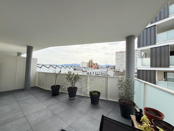 Saint-Étienne (42000) EXCLUSIVITÉ – Superbe T5 de 99 m² avec 2 terrasses, piscine intérieure chauffée, garage, parking