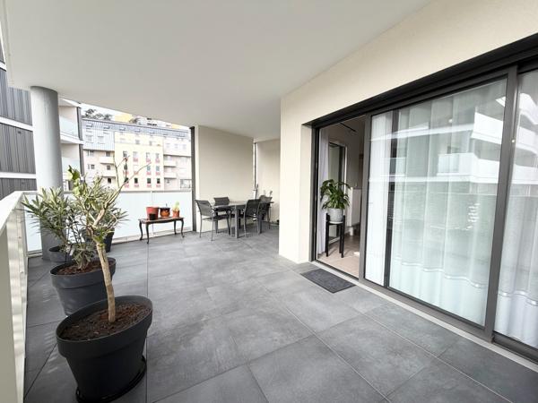 Saint-Étienne (42000) EXCLUSIVITÉ – Superbe T5 de 99 m² avec 2 terrasses, piscine intérieure chauffée, garage, parking
