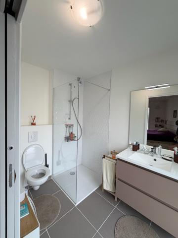 Saint-Étienne (42000) EXCLUSIVITÉ – Superbe T5 de 99 m² avec 2 terrasses, piscine intérieure chauffée, garage, parking