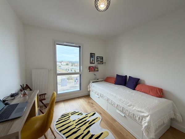 Saint-Étienne (42000) EXCLUSIVITÉ – Superbe T5 de 99 m² avec 2 terrasses, piscine intérieure chauffée, garage, parking