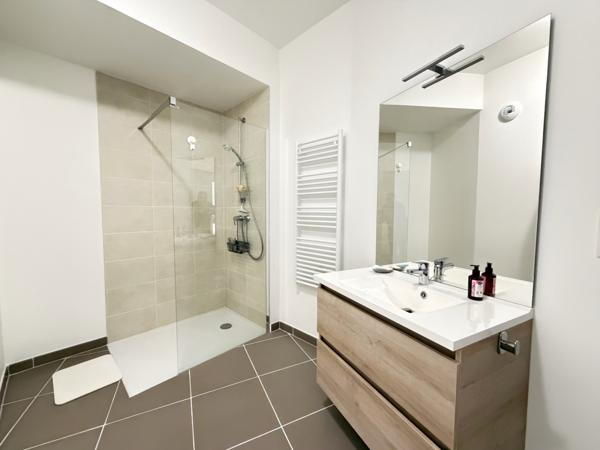 Saint-Étienne (42000) EXCLUSIVITÉ – Superbe T5 de 99 m² avec 2 terrasses, piscine intérieure chauffée, garage, parking