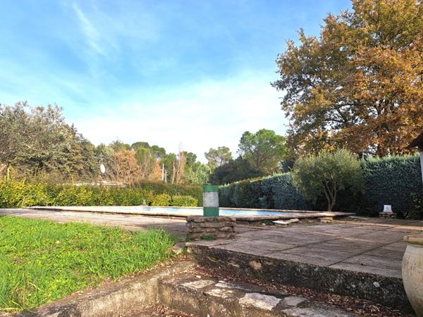 TRETS (13) A SAISIR Villa jumelée 8 Pièces 273m² habitables +garage 46m² /2054m² clos.