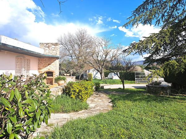 TRETS (13) A SAISIR Villa jumelée 8 Pièces 273m² habitables +garage 46m² /2054m² clos.