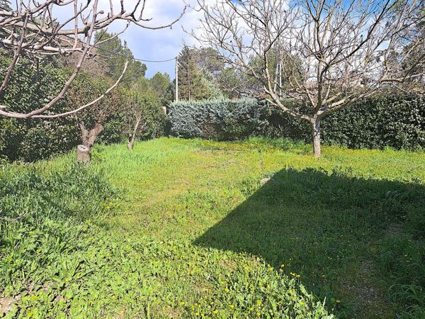 TRETS (13) A SAISIR Villa jumelée 8 Pièces 273m² habitables +garage 46m² /2054m² clos.