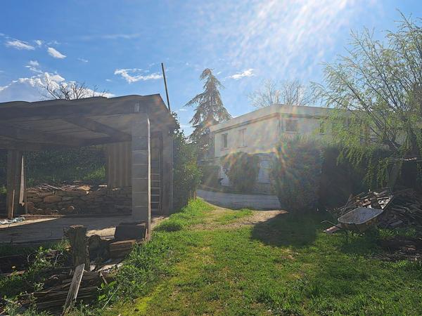 TRETS (13) A SAISIR Villa jumelée 8 Pièces 273m² habitables +garage 46m² /2054m² clos.