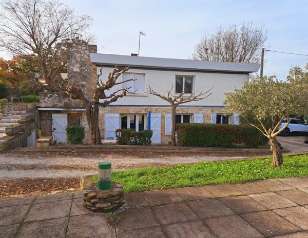 TRETS (13) A SAISIR Villa jumelée 8 Pièces 273m² habitables +garage 46m² /2054m² clos.