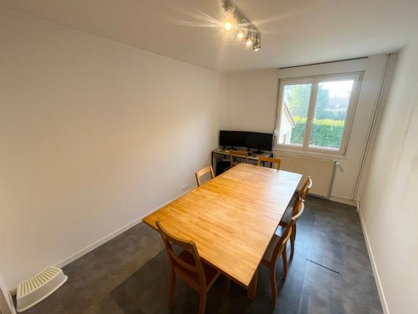 Maison
                                                                                                                                                                                                                                                                                                                        5 pièce(s)                                                                                                                                                                                                          3 chambre(s)                                                                                                                                                                                                          90  m²