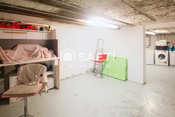 Jolie Maison rénovée avec 3 chambres, 2 salles de bain et garage!