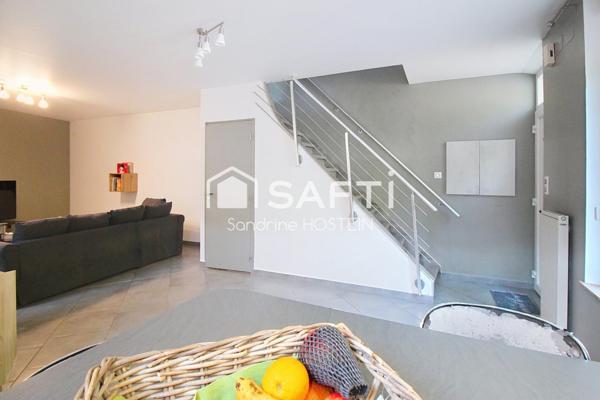 Jolie Maison rénovée avec 3 chambres, 2 salles de bain et garage!