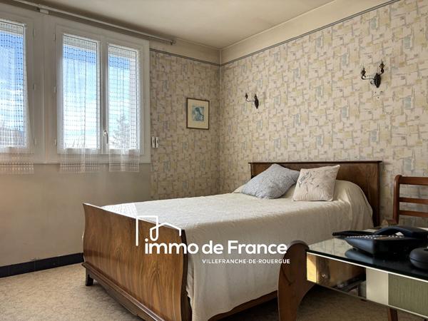 Maison avec garage et terrain proche du centre-ville et toutes commodités