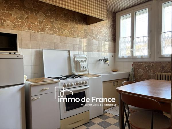 Maison avec garage et terrain proche du centre-ville et toutes commodités