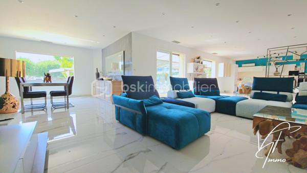 Maison de 243,60 m²