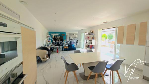 Maison de 243,60 m²