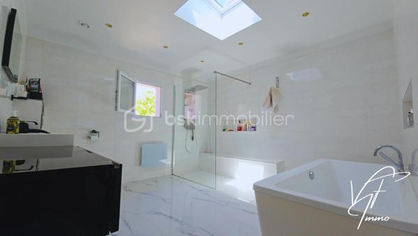 Maison de 243,60 m²