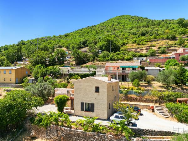 Bonson (06830) Maison vue mer, terrain piscinable, 3 chambres