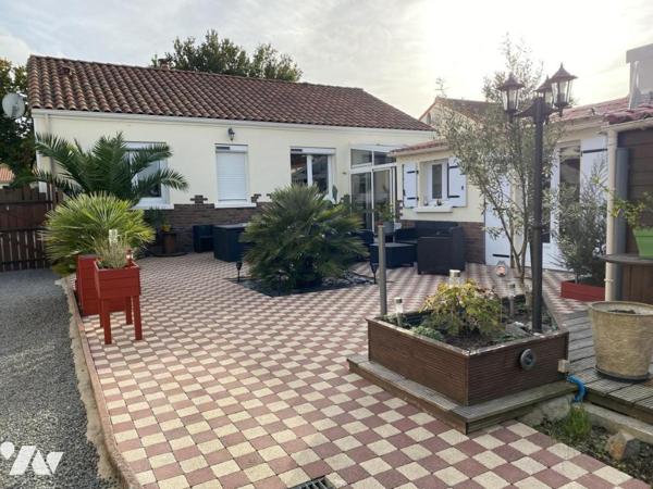 ST JULIEN DES LANDES Maison Prox commerces