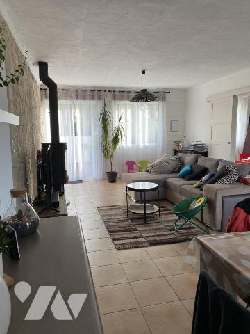 ST JULIEN DES LANDES Maison Prox commerces