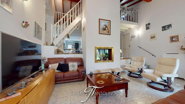 EN EXCLUSIVITE - MAISON D'ARCHITECTE - 3 CHAMBRES - MEZZANINE - PISCINE - 2 GARAGES