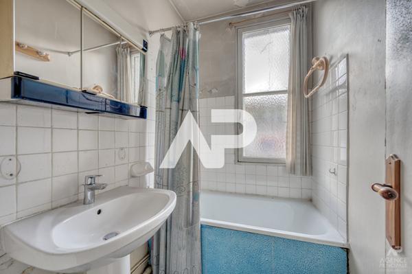 Appartement Rueil Malmaison 3 pièce(s) 54.01 m2 €212 000 ** - Référence 18258