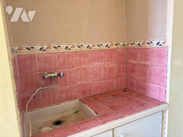 Tonneins- Dans résidence sécurisée avec ascenseur, studio non meublé à rénover, au 3ème étage.