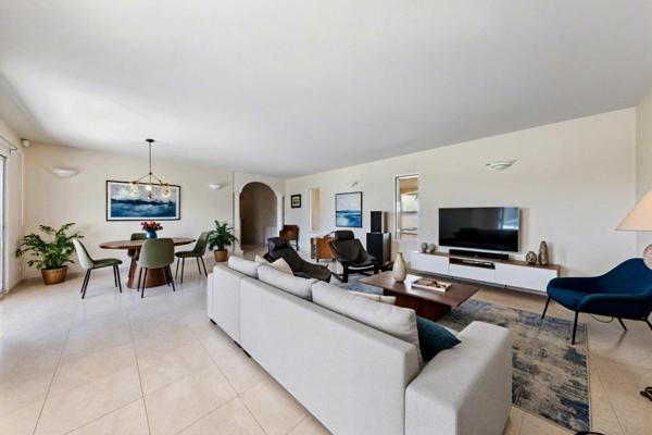 Saint-Gély-du-Fesc (34980) SAINT GELY DU FESC , BELLE MAISON D'ARCHITECTE T7 SUR 1700 M2 ,T2 de 40 M2 DOUBLE GARAGE