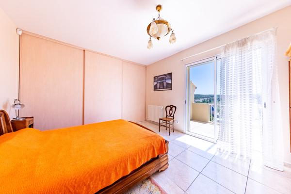 Saint-Gély-du-Fesc (34980) SAINT GELY DU FESC , BELLE MAISON D'ARCHITECTE T7 SUR 1700 M2 ,T2 de 40 M2 DOUBLE GARAGE