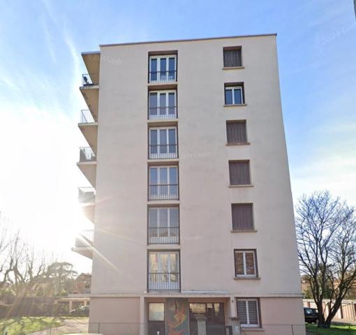 Spacieux T3 - A RENOVER - TASSIN LES 3 RENARDS