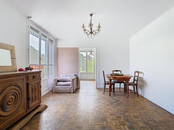 Spacieux T3 - A RENOVER - TASSIN LES 3 RENARDS