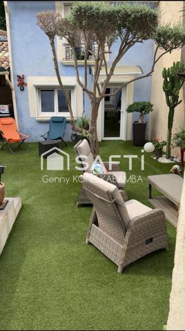 Jolie maison de ville renovée est un coup de coeur assuré.