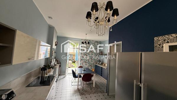 Jolie maison de ville renovée est un coup de coeur assuré.